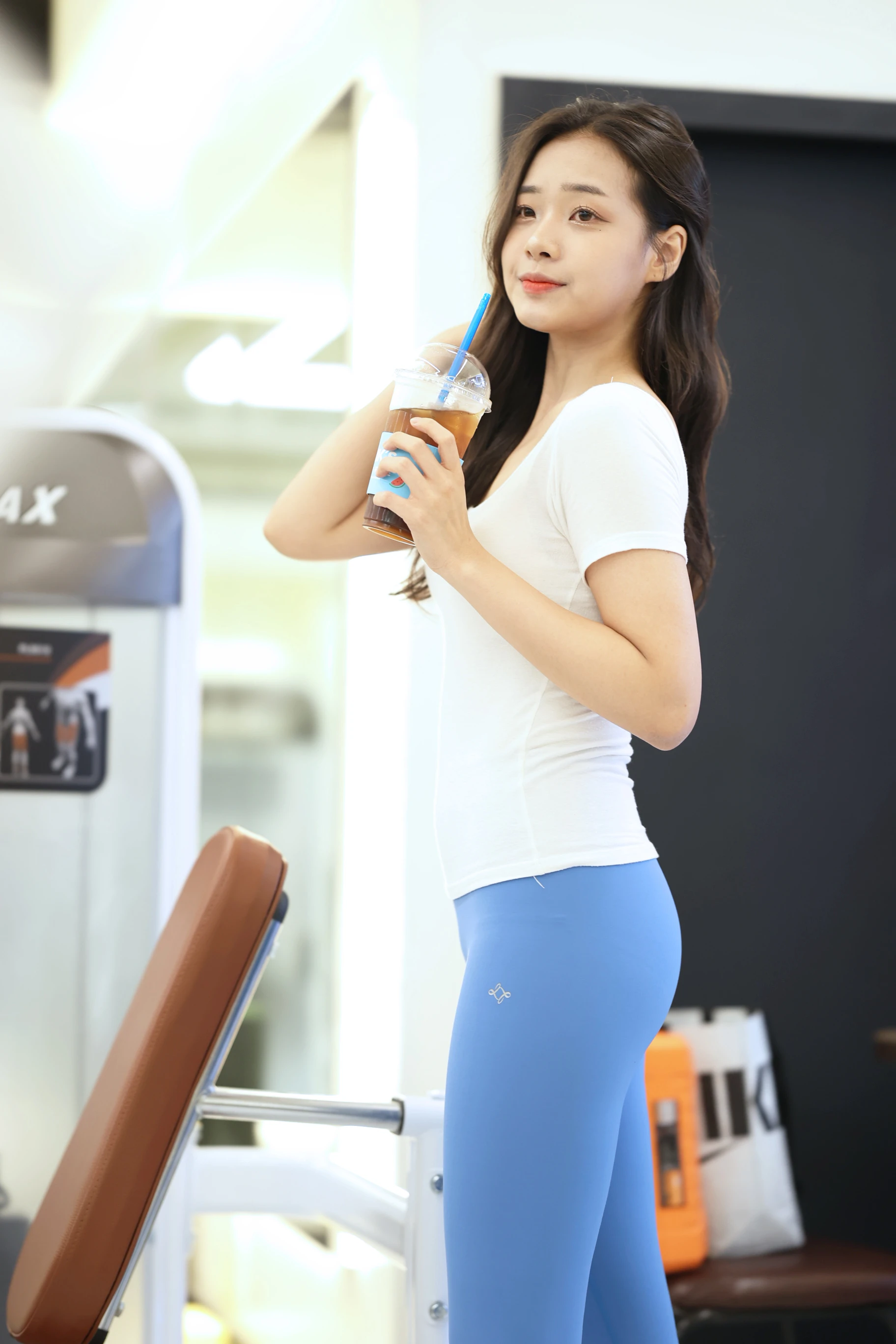 마북동 벨류PT필라테스 회원이 운동을 상쾌하게 마무리하는 모습